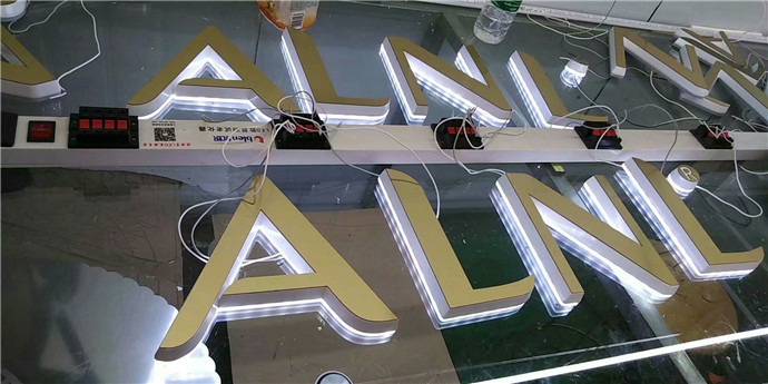 背发光字