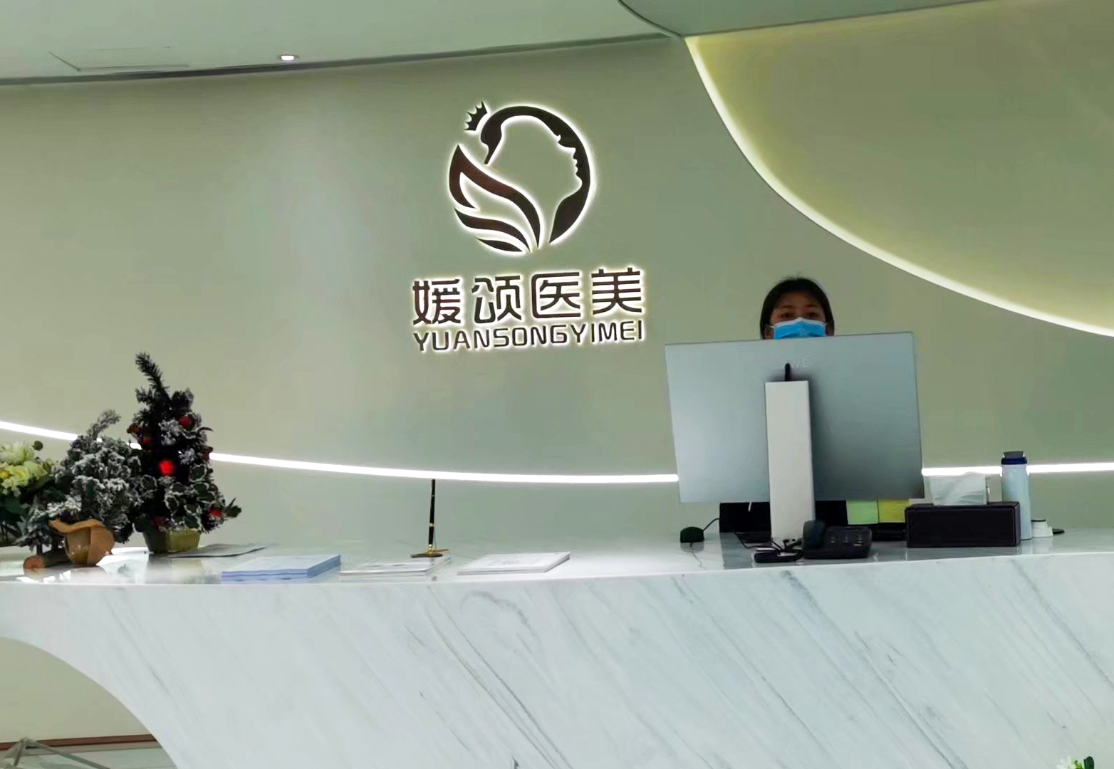 背发光形象墙