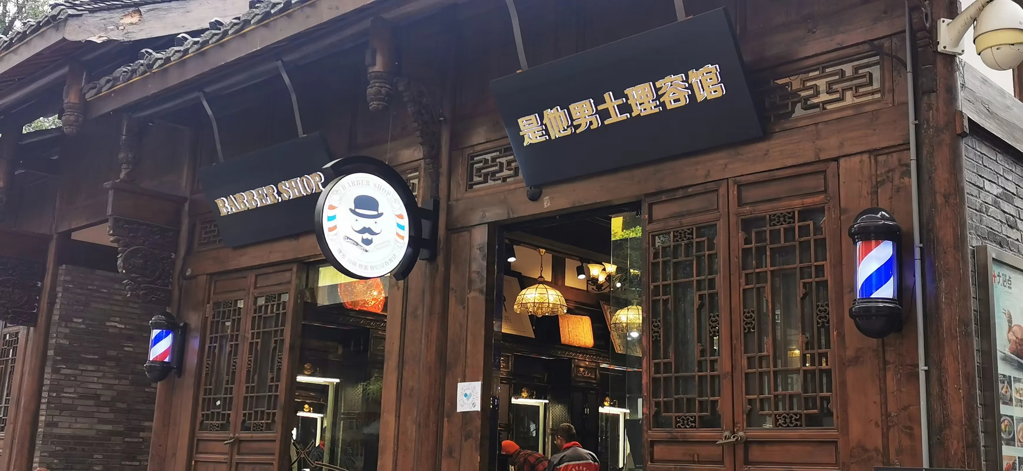 发光木牌匾